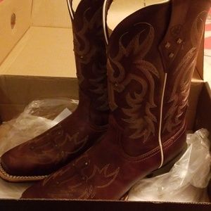 Ariat women cowboy boots